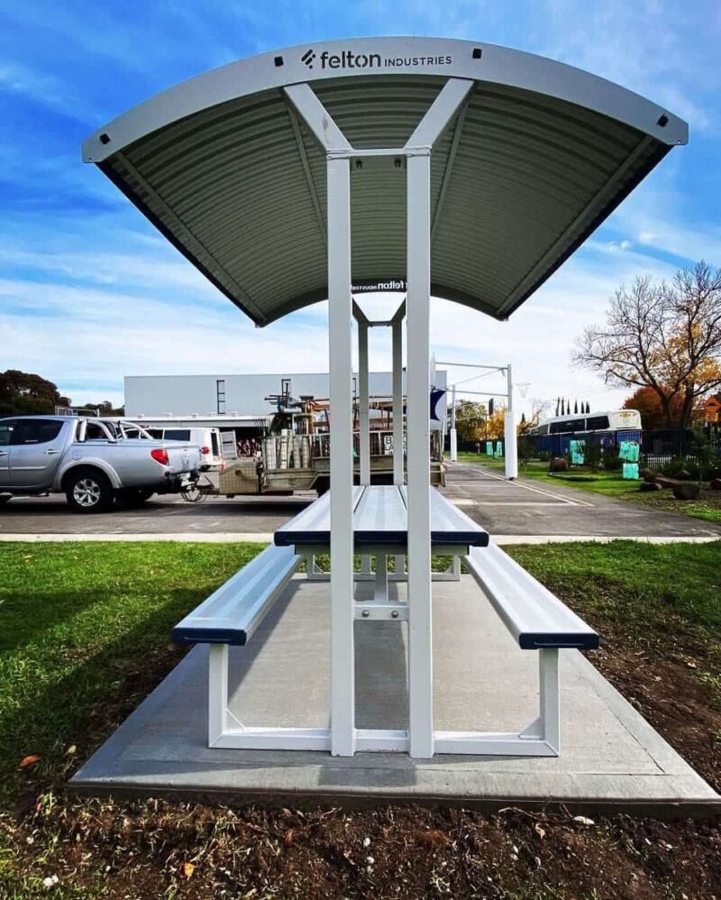 Aluminium Deluxe Broad Roof Sheltered Park Setting in Strathmore Primary School