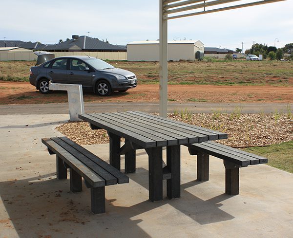 download free picnic table grounded