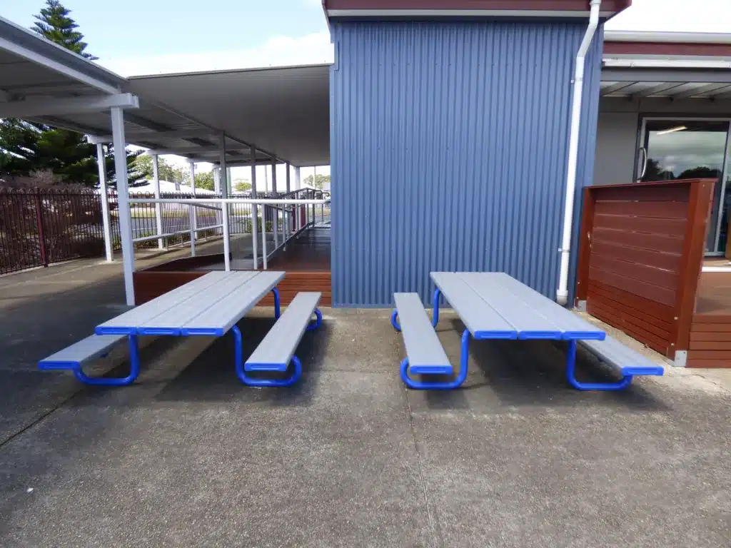 Aluminium Kids Park Setting blue legs Ridgely Primary School