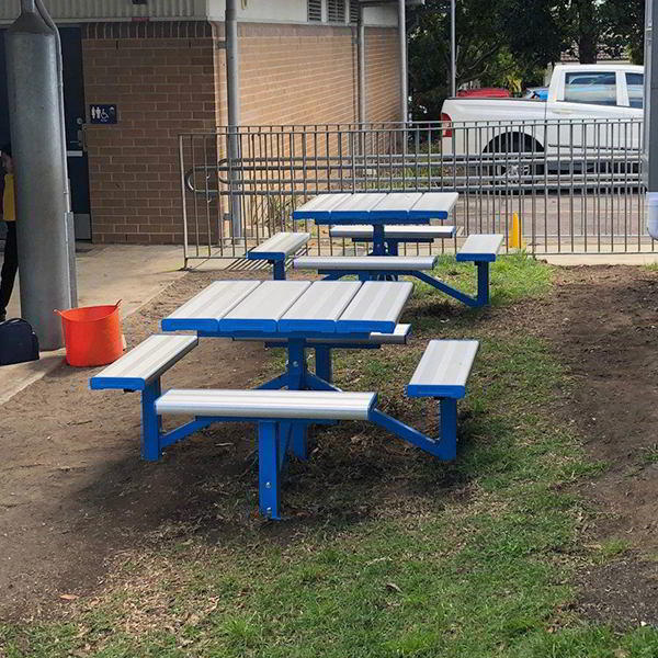 Felton 4-Sided Pedestal Park Setting at Jesmond Public School