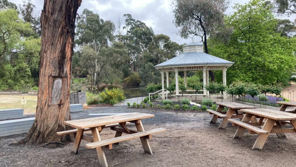 Classic Timber Picnic Setting- Sovereign Hill